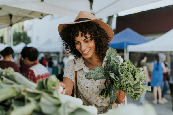 woman at the farmers market